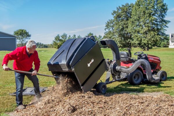 Agri-Fab 45-0631 Large Capacity 32 CU FT Hard Top Mow- N-Vac, Tow Behind Lawn Vacuum, Leaf Vacuum, Gas Powered, Easy Foot Pedal Dumping - For Sale - Price - Image 7