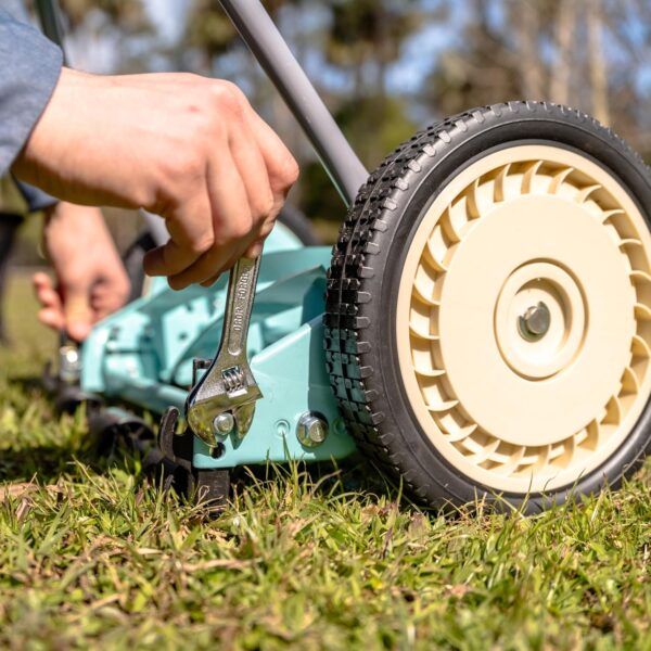 American Lawn Mower Company 1304-14GC 14-Inch 5-Blade Push Reel Lawn Mower with Grass Catcher, Mint - For Sale - Price - Image 6