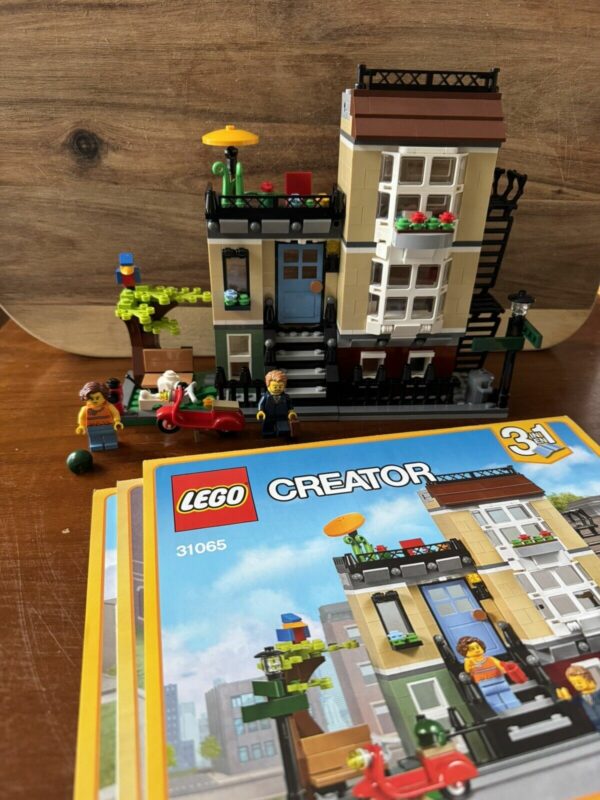 LEGO CREATOR Park Street Townhouse 31065, Complete w/Instructions & Minifigures | Price For Sale - Used